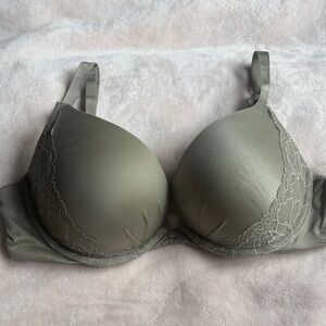 Victoria's Secret Fabulous Smooth Plunge Push Up Lace Bra